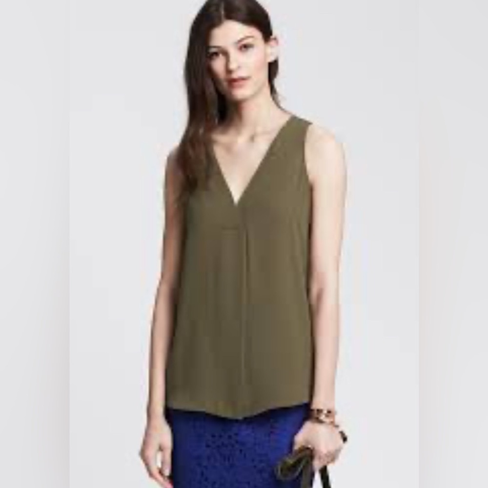 BANANA REPUBLIC OPEN COWL-BACK TANK
SIZE L GREEN EUC CAREER